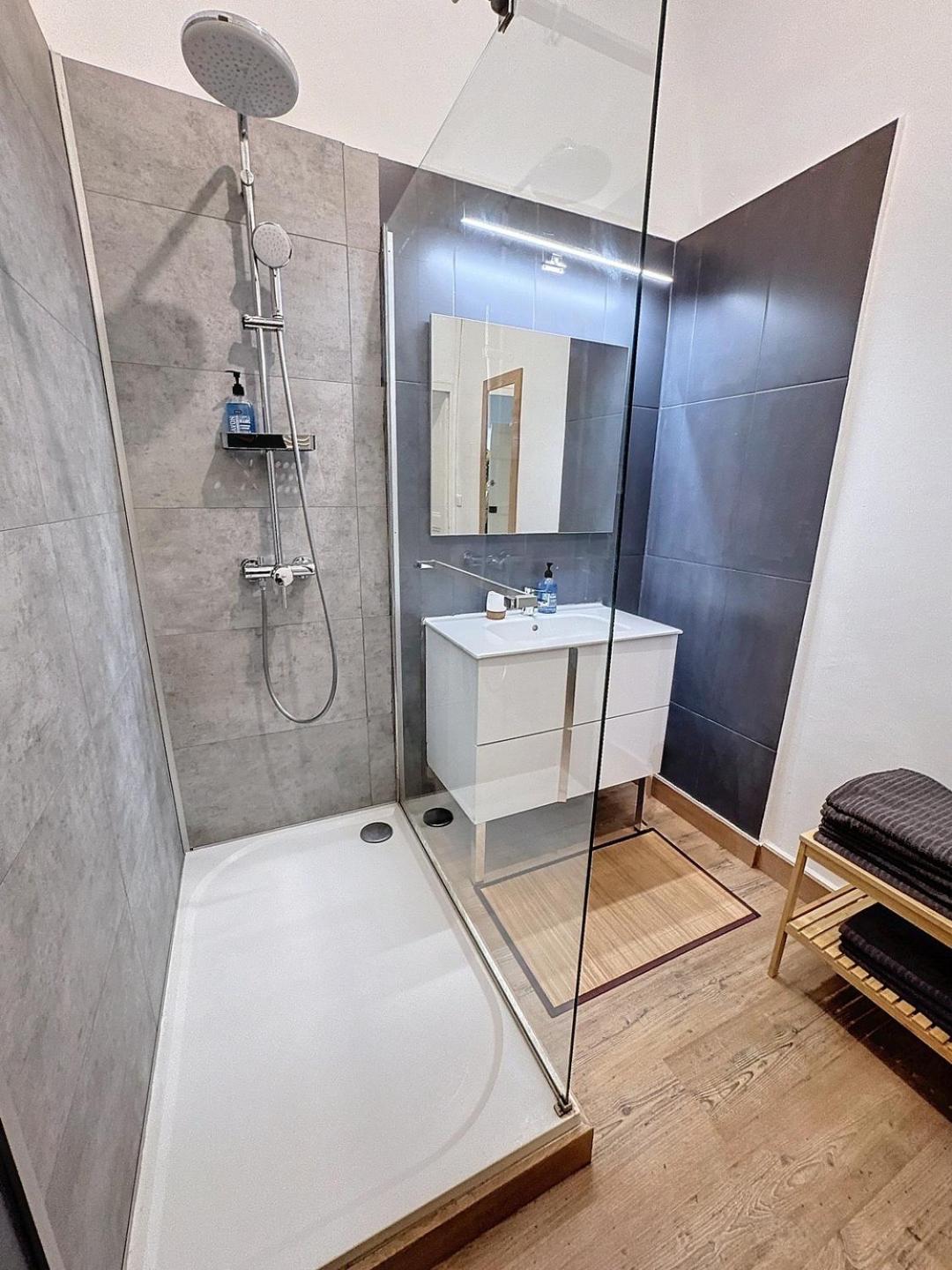Nouveau - Appartement 100M2 Avec Terrasse A 1 Min De La Place De La Comedie Montpellier Exterior foto