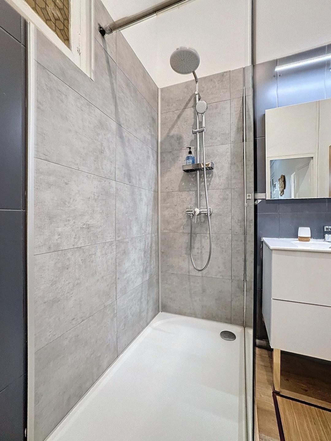 Nouveau - Appartement 100M2 Avec Terrasse A 1 Min De La Place De La Comedie Montpellier Exterior foto